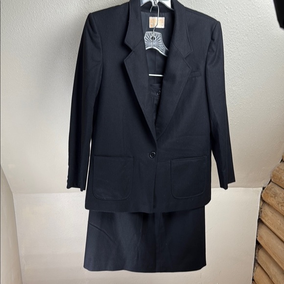PENDLETON Tailored Suit-Blazer and Straight Skirt. Pure Virgin Wool - Picture 1 of 14